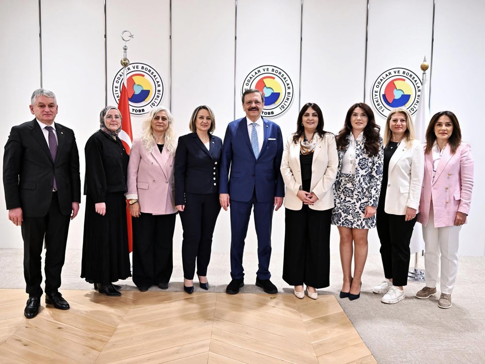 TOBB Kadın Çalışmaları Kurulu Üyeleri'nden TOBB Başkanımıza Ziyaret Gerçekleşti